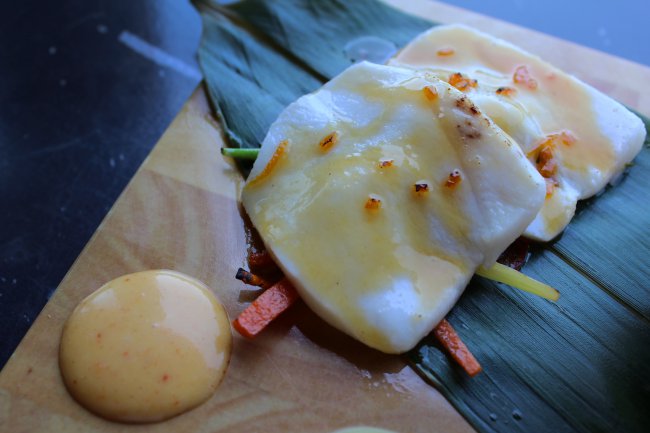 Usuzukuri de pez mantequilla lacado con soja y naranja preparado por BATIK