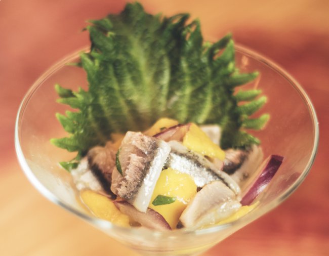Ceviche malagueño de boquerón preparado por okami restaurante