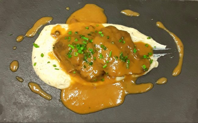 Carrillada Ibérica al Pedro Ximenez preparado por Restaurante Mucha