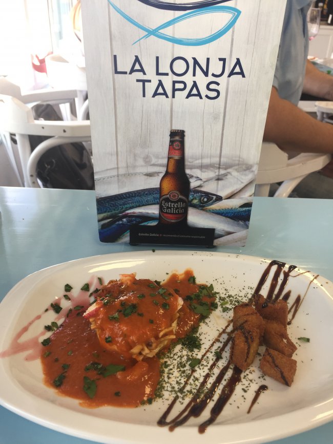 Champiñón relleno preparado por La Lonja Tapas
